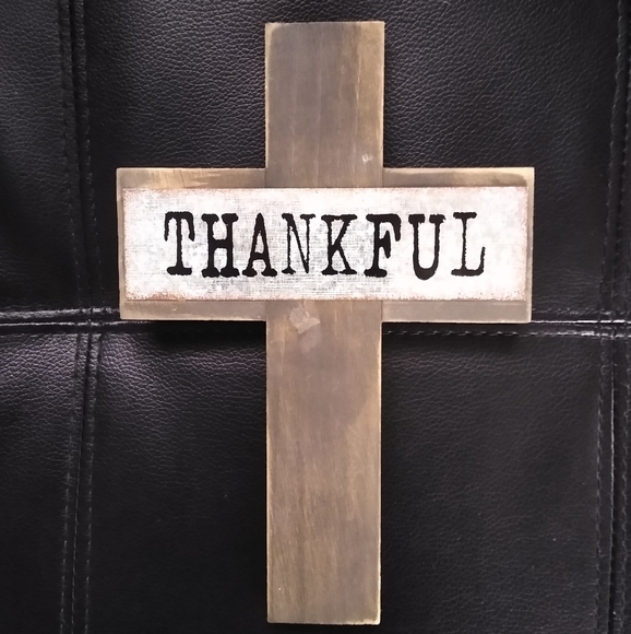 Other - Beautiful "Thankful" cross! Home decor / Farmhouse